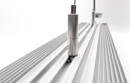Zawieszenie liny stalowej na profilu aluminiowym LED